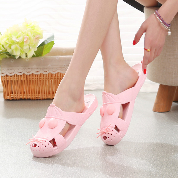 Γυναικείες λαστιχένιες παντόφλες με απλικέ νέου μοντέλου