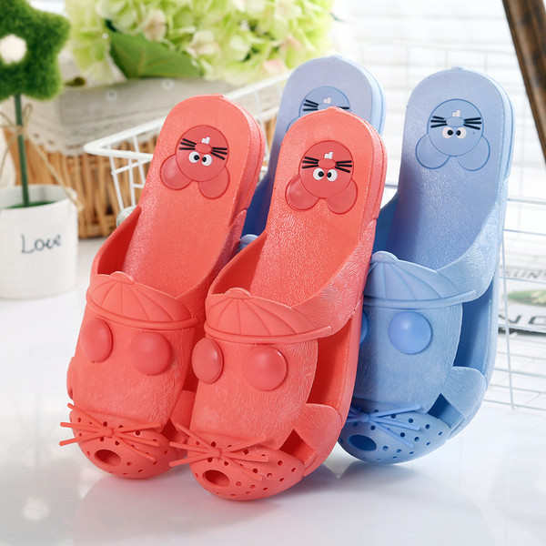 Γυναικείες λαστιχένιες παντόφλες με απλικέ νέου μοντέλου