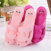 Γυναικείες παντόφλες με απλικέ και τρισδιάστατα στοιχεία