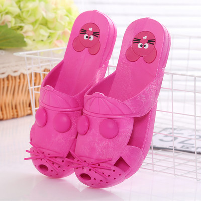 Γυναικείες παντόφλες με απλικέ και τρισδιάστατα στοιχεία