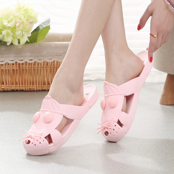 Γυναικείες παντόφλες με απλικέ και τρισδιάστατα στοιχεία