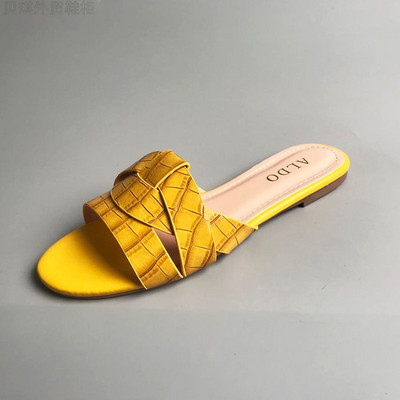 Moderne ženske papuče sa kožnim remenčićima - tri boje