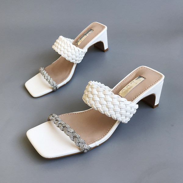 Γυναικείες τετράγωνες παντόφλες με τακούνι 6,5 cm και διακοσμητικές πέτρες