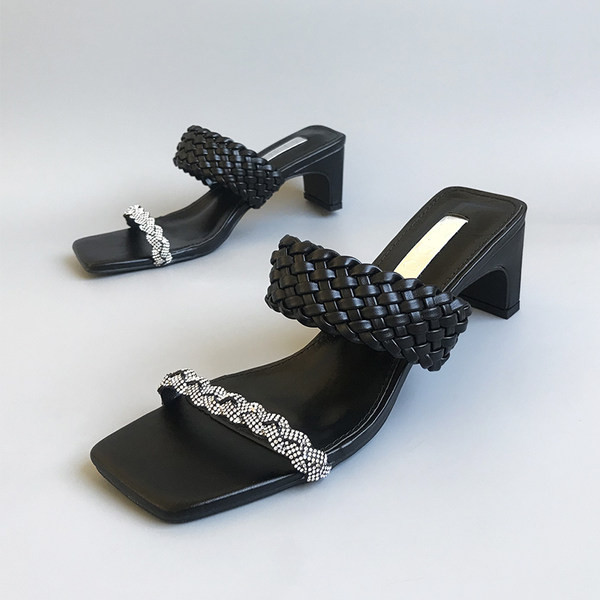 Γυναικείες τετράγωνες παντόφλες με τακούνι 6,5 cm και διακοσμητικές πέτρες