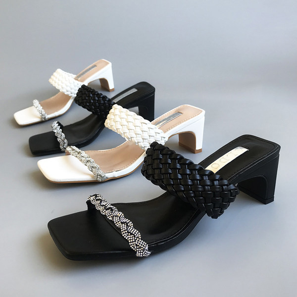 Γυναικείες τετράγωνες παντόφλες με τακούνι 6,5 cm και διακοσμητικές πέτρες