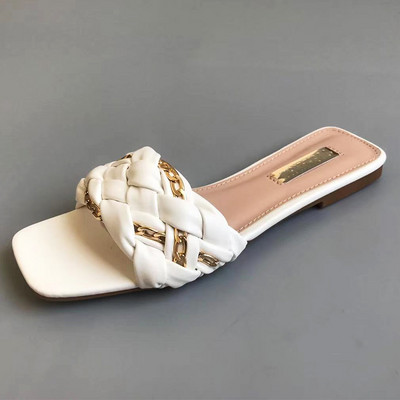 Ženske papuče od umjetne kože s ukrasnim metalnim lančićem