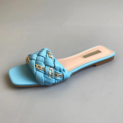 Ženske papuče od umjetne kože s ukrasnim metalnim lančićem