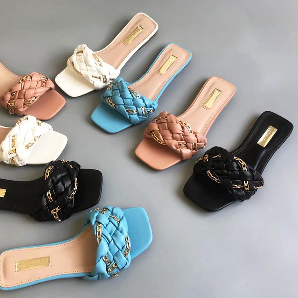 Ženske papuče od umjetne kože s ukrasnim metalnim lančićem