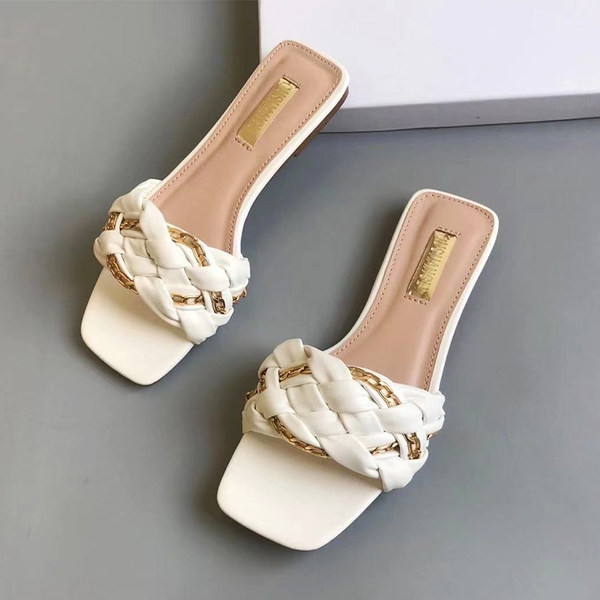 Ženske papuče od umjetne kože s ukrasnim metalnim lančićem