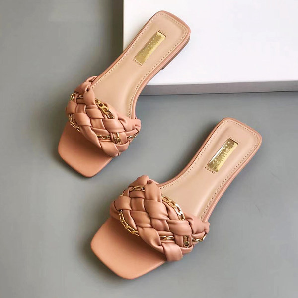 Ženske papuče od umjetne kože s ukrasnim metalnim lančićem