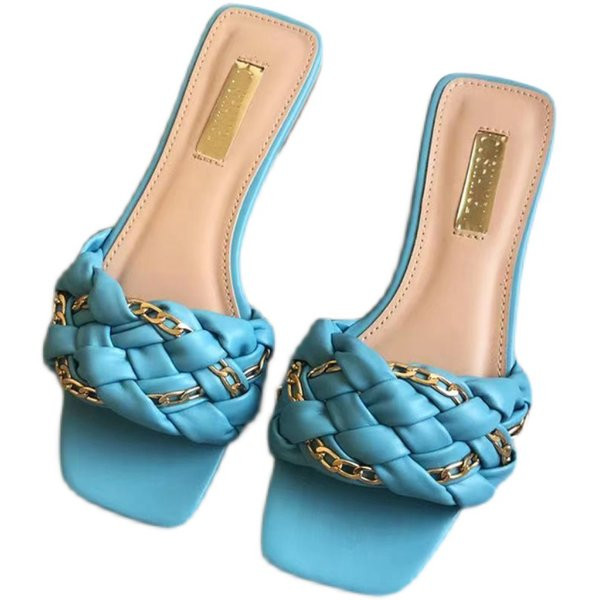 Ženske papuče od umjetne kože s ukrasnim metalnim lančićem