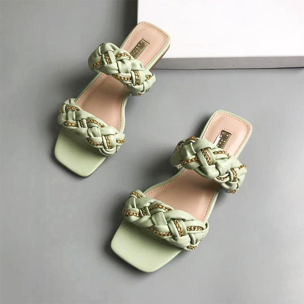 Novi model ženskih papuča sa kožnim remenčićima i lančićem