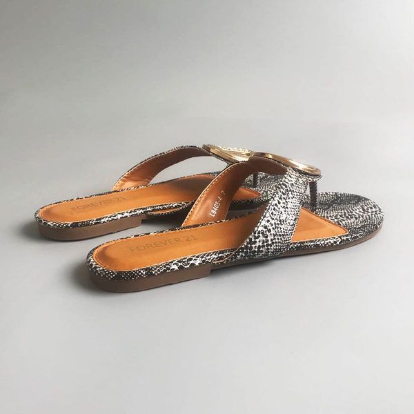 Svakodnevne papuče kroz prste