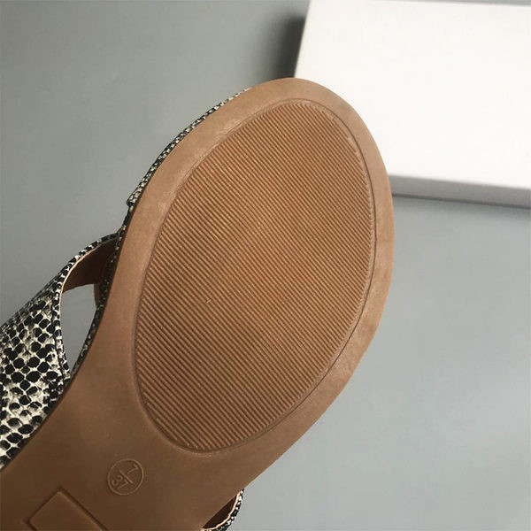 Svakodnevne papuče kroz prste