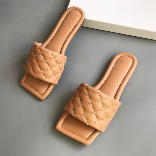 Γυναικείες τετράγωνες παντόφλες από συνθετικό δέρμα