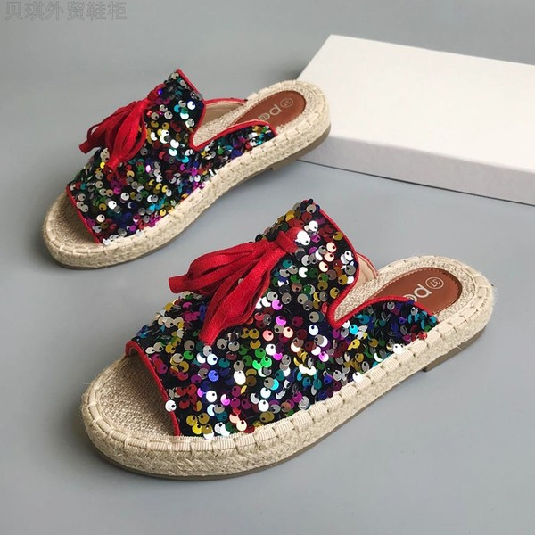 Νέο μοντέλο γυναικείες παντόφλες με παγιέτες και φούντα