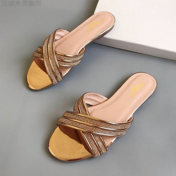 Dekoratiivkivide ja lameda tallaga sussid naistele