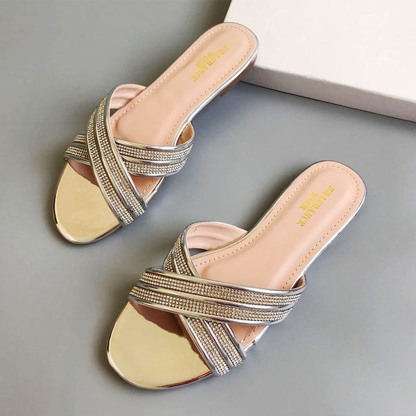 Dekoratiivkivide ja lameda tallaga sussid naistele