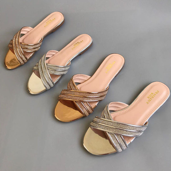 Dekoratiivkivide ja lameda tallaga sussid naistele