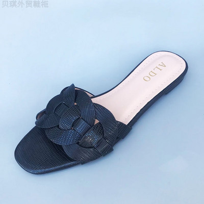 Μοντέρνες γυναικείες παντόφλες σε τέσσερα χρώματα