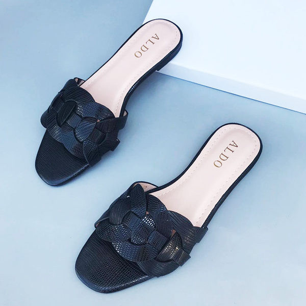 Μοντέρνες γυναικείες παντόφλες σε τέσσερα χρώματα