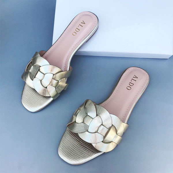 Μοντέρνες γυναικείες παντόφλες σε τέσσερα χρώματα