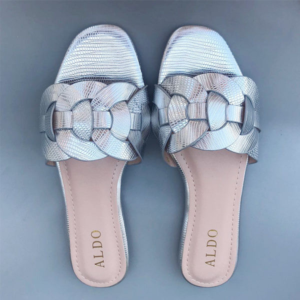 Μοντέρνες γυναικείες παντόφλες σε τέσσερα χρώματα