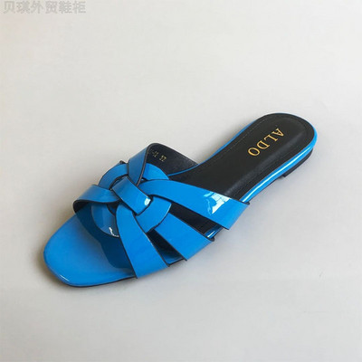 Γυναικείες παντόφλες με σταυρωτά λουράκια από οικολογικό δέρμα