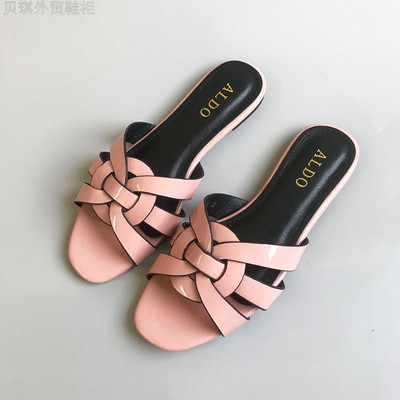 Γυναικείες παντόφλες με σταυρωτά λουράκια από οικολογικό δέρμα