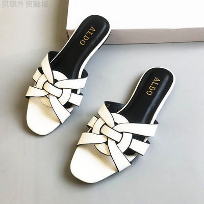 Γυναικείες παντόφλες με σταυρωτά λουράκια από οικολογικό δέρμα