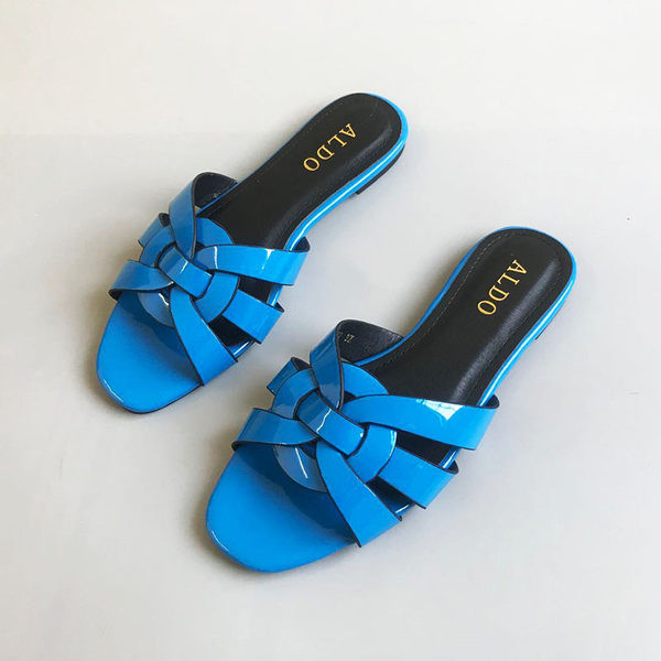 Γυναικείες παντόφλες με σταυρωτά λουράκια από οικολογικό δέρμα