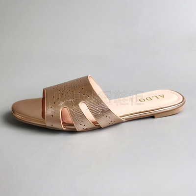 Ženske papuče od umjetne kože s ravnim potplatom