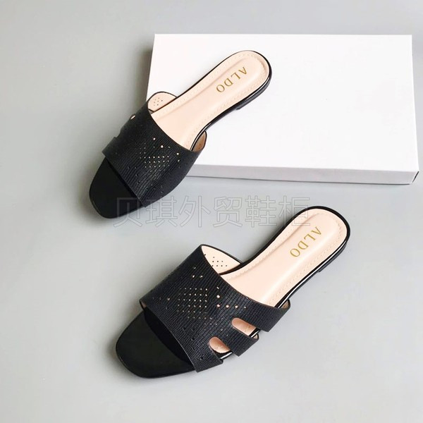 Ženske papuče od umjetne kože s ravnim potplatom