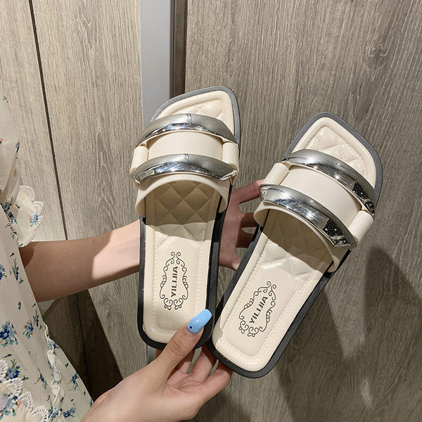 Moderne ženske papuče od umjetne kože sa metalnim elementima