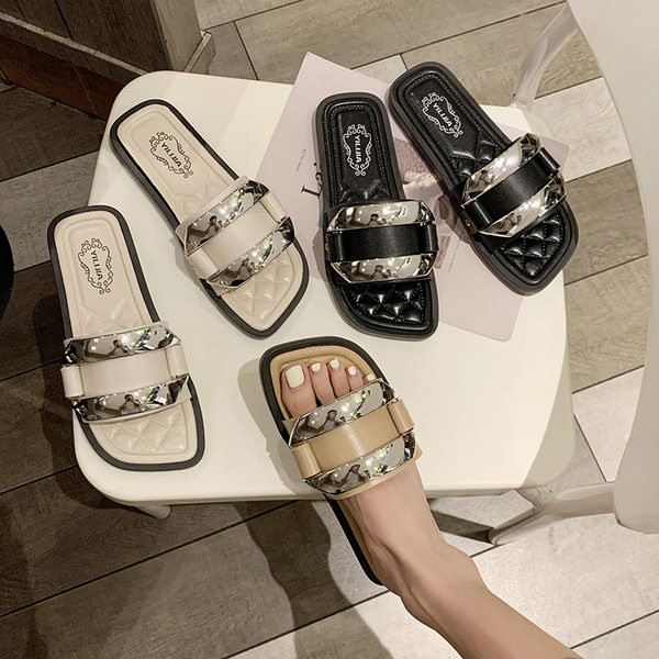 Moderne ženske papuče od umjetne kože sa metalnim elementima