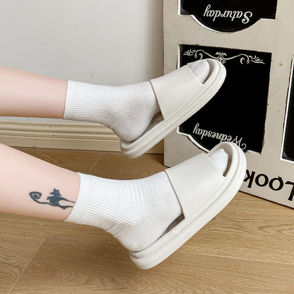 Novi model ženskih jednobojnih papuča sa ravnim đonom