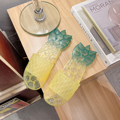 Γυναικείες παντόφλες με επίπεδη σόλα - κατάλληλες για την παραλία