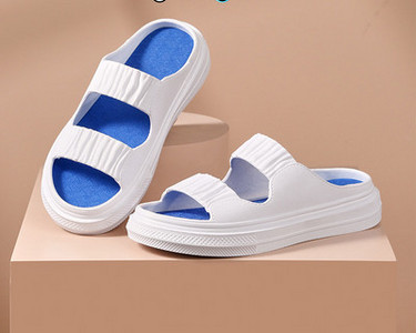 Moteriškos laisvalaikio šlepetės su sulenktomis tekstilinėmis petnešėlėmis