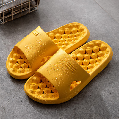 Vannituppa sobivad naiste kummisussid