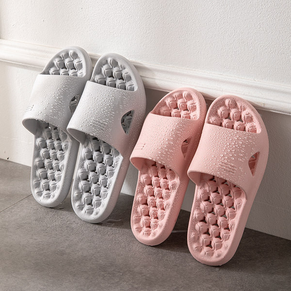 Vannituppa sobivad naiste kummisussid