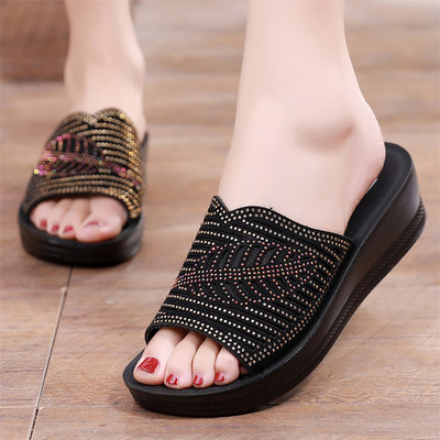 Dekoratiivkividega naiste sussid