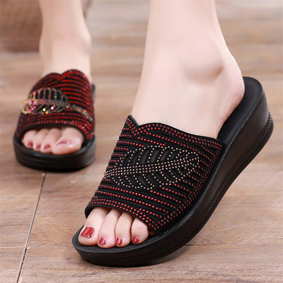 Dekoratiivkividega naiste sussid