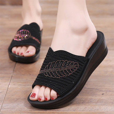 Dekoratiivkividega naiste sussid