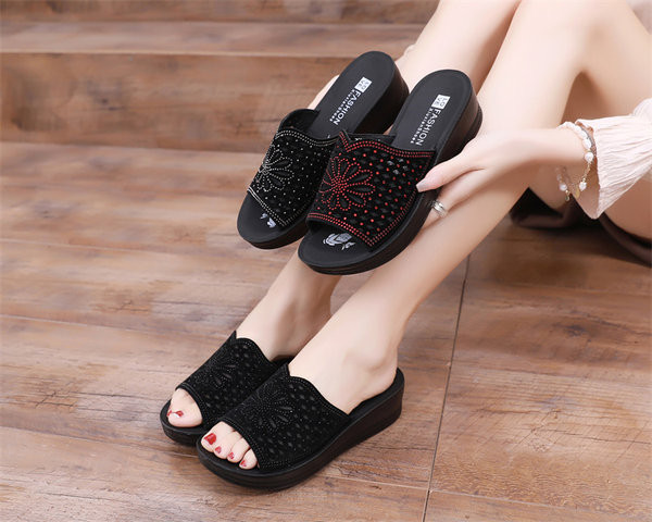 Vabaaja sussid kividega ja 5 cm platvormiga