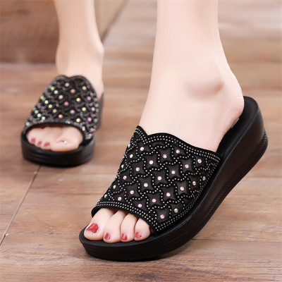 Moteriškos šlepetės su dekoratyviniais akmenimis ir platforma