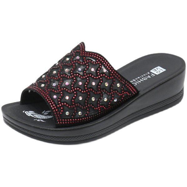 Moteriškos šlepetės su dekoratyviniais akmenimis ir platforma