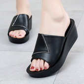 Ženske kožne papuče s visokom platformom 6 cm i ukrasnim kamenčićima