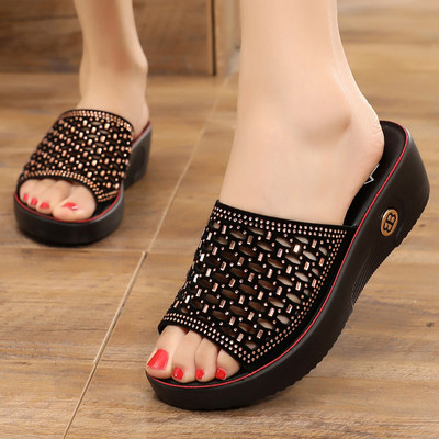 Νέο μοντέλο παντόφλες με ψηλή πλατφόρμα 5 cm και διακοσμητικές πέτρες για γυναίκες