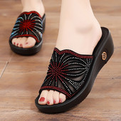 Ženske papuče s ukrasnim kamenčićima u boji