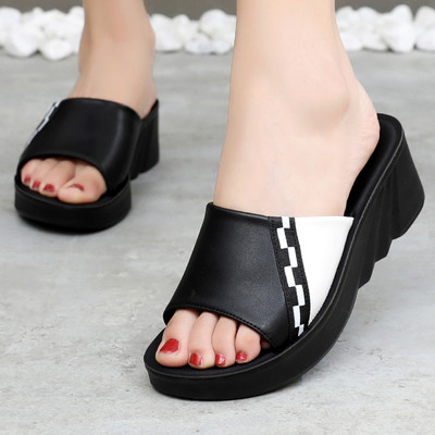 Novi model ženskih kožnih papuča u bijeloj i crnoj boji